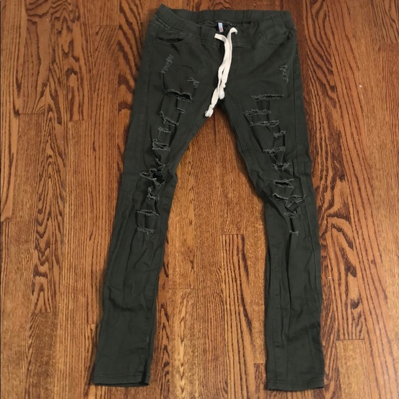 Casual Camo Ripped Jeans with a White Tie - Picture 1 of 5